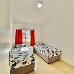 Relax House Semesterbostad